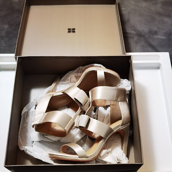 BCBGMAXAZRIA Satin Bow Heels size 6.5 - Picture 1 of 7